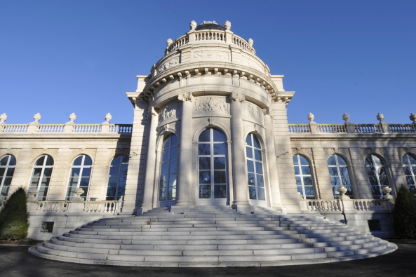 Anbau, Annex, Addition, Museum of Contemporary Art, Liege, L�ttich, Rudy Riccioti, phd(a), Brussels, Br�ssel, Glas, Stelzen, Stehlen, pilotis, column, S�ulen, glass, Feuille, Blatt, leaf