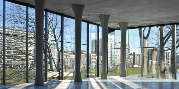 Anbau, Annex, Addition, Museum of Contemporary Art, Liege, Lttich, Rudy Riccioti, phd(a), Brussels, Brssel, Glas, Stelzen, Stehlen, pilotis, column, Sulen, glass, Feuille, Blatt, leaf