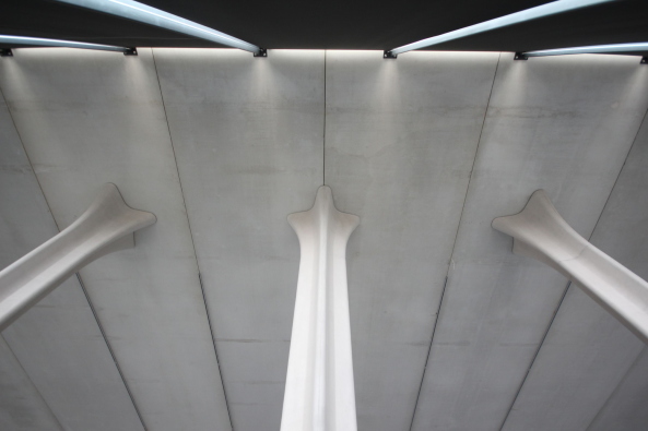 Anbau, Annex, Addition, Museum of Contemporary Art, Liege, Lttich, Rudy Riccioti, phd(a), Brussels, Brssel, Glas, Stelzen, Stehlen, pilotis, column, Sulen, glass, Feuille, Blatt, leaf