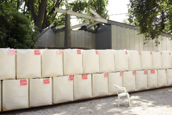 Extraction vor dem Kanadischen Pavillon