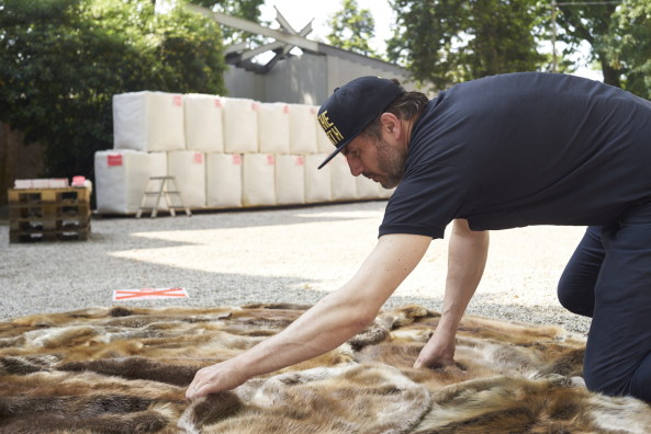 Extraction vor dem Kanadischen Pavillon