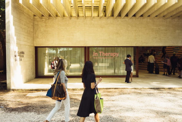 In Therapy im Pavillon der Nordischen L�nder