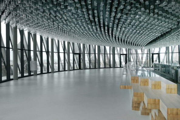 Glas, glass, Aluminium, perforiert, lacquered, lackiert, Fassade, facade, vineyard, vine, earth, root, timber frame, fluid ways, Bordeaux, XTU, cit du vin, Casson Mann, culture of wine, commerce of wine, trade, exhibition, Ausstellung, Dokumentation, Wein, Handel, Kultur, Sandstein, Rebstock