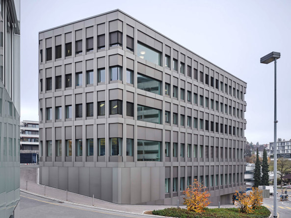 Anerkennung: Augenklinik Luzerner Kantonsspital von Schneider + Schneider Architekten