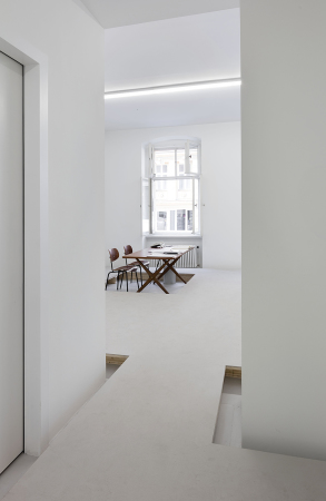 Interview, Floor, Sculpture, Gallery, Jörg Johnen, Galerie, Boden, Postkarten, Ready-Made, Karin Sander, Berlin, New York,  Skulptur, angehoben, Anheben, lifted, lifted floorp, Esther Schipper