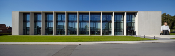 Schulungszentrum, 2016, Fertigstellung, H�rmann, Neubau, Betonfassade, Rippen, H�rmann Forum, Architekten Wannenmacher + M�ller, education, factory, Betonrippen, Schottenbauweise, Produktionsstandort, centre, research, Weiterbildung, Fortbildung, Treppenhaus, Germany, architecture,