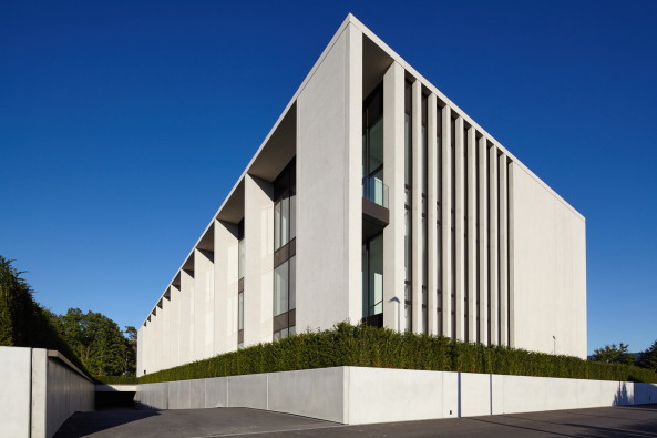 Schulungszentrum, 2016, Fertigstellung, H�rmann, Neubau, Betonfassade, Rippen, H�rmann Forum, Architekten Wannenmacher + M�ller, education, factory, Betonrippen, Schottenbauweise, Produktionsstandort, centre, research, Weiterbildung, Fortbildung, Treppenhaus, Germany, architecture,