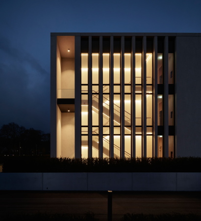 Schulungszentrum, 2016, Fertigstellung, H�rmann, Neubau, Betonfassade, Rippen, H�rmann Forum, Architekten Wannenmacher + M�ller, education, factory, Betonrippen, Schottenbauweise, Produktionsstandort, centre, research, Weiterbildung, Fortbildung, Treppenhaus, Germany, architecture,