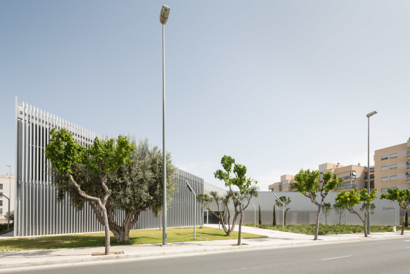 Busbahnhof, bus station, Neubau, Verkehrsbau, 2016, 2015, Spain, Spanien, Elche, Fernbahnhof, Neubau, Metallfassade, Fassade, Wellblech, Blech, Manuel Lillo, Emilio Vicedo, Filippo Poli, Alicante, Beton,