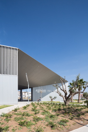 Busbahnhof, bus station, Neubau, Verkehrsbau, 2016, 2015, Spain, Spanien, Elche, Fernbahnhof, Neubau, Metallfassade, Fassade, Wellblech, Blech, Manuel Lillo, Emilio Vicedo, Filippo Poli, Alicante, Beton,