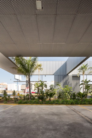 Busbahnhof, bus station, Neubau, Verkehrsbau, 2016, 2015, Spain, Spanien, Elche, Fernbahnhof, Neubau, Metallfassade, Fassade, Wellblech, Blech, Manuel Lillo, Emilio Vicedo, Filippo Poli, Alicante, Beton,