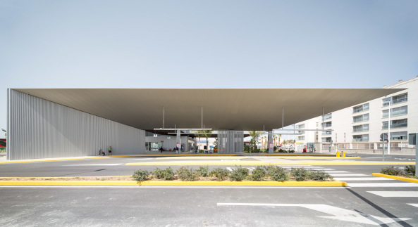 Busbahnhof, bus station, Neubau, Verkehrsbau, 2016, 2015, Spain, Spanien, Elche, Fernbahnhof, Neubau, Metallfassade, Fassade, Wellblech, Blech, Manuel Lillo, Emilio Vicedo, Filippo Poli, Alicante, Beton,