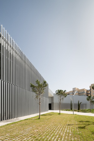 Busbahnhof, bus station, Neubau, Verkehrsbau, 2016, 2015, Spain, Spanien, Elche, Fernbahnhof, Neubau, Metallfassade, Fassade, Wellblech, Blech, Manuel Lillo, Emilio Vicedo, Filippo Poli, Alicante, Beton,