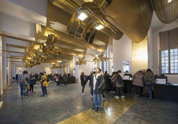 Umbau, Restauration, msueum, Dominique Perrault, golden, metall, ways, Wegefrhung, Exit, Ausgang, Eingang, Treppe, Blickachsen, axis, baroque, Versailles,