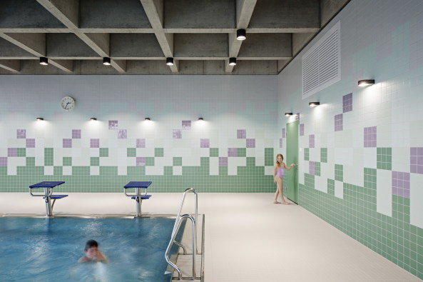 Schwimmbad, Umbau, Neubau, Umnutzung, re-use, new use, Glasarchitektur, Schwimmhalle, swimming pool, 2016, 2015, Schweiz, Switzerland, Zrich, Zurich, Erlenbach, Zrichsee, Berg, Hgel, hillside, Pyry Schweiz, illiz architektur, Schwimmbad Allmendli, Hang, Gemeinde Erlenbach, Truppenunterkunft, Schulareal, Schwimmunterricht, Schulanlage, Eingangshalle, Stefanie Wgrath, Fotos, Hertha Hurnaus