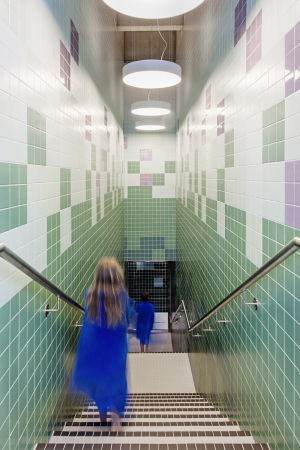 Schwimmbad, Umbau, Neubau, Umnutzung, re-use, new use, Glasarchitektur, Schwimmhalle, swimming pool, 2016, 2015, Schweiz, Switzerland, Zrich, Zurich, Erlenbach, Zrichsee, Berg, Hgel, hillside, Pyry Schweiz, illiz architektur, Schwimmbad Allmendli, Hang, Gemeinde Erlenbach, Truppenunterkunft, Schulareal, Schwimmunterricht, Schulanlage, Eingangshalle, Stefanie Wgrath, Fotos, Hertha Hurnaus