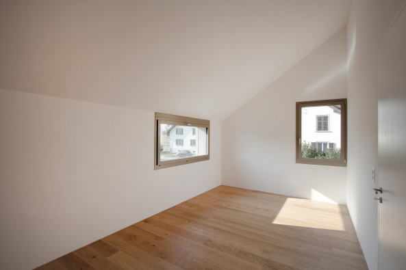 erlinsbach, schweiz, luzern, dolmus, neubau, efh, einfamilienhaus, einfamilienhuser, wohnhaus, splittlevel, wei, monolithisch, monochrom, satteldach, putz, fenster, seerose, Cdric von Dniken, Gani Turunc, Aynur Turunc