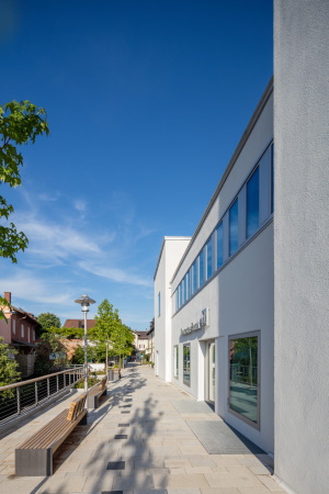 Tutzinger-Hof-Platz, Starnberg, Wittelsbacherstrae, Deutsche Bank, 2016, 2015 Fertigstellung, Neubau, Bankgebude, Goetz Castorph Architekten, Putzbau, Georgenbach, Bayern, Mnchen, Heinrich Mller, architecture, Germany,