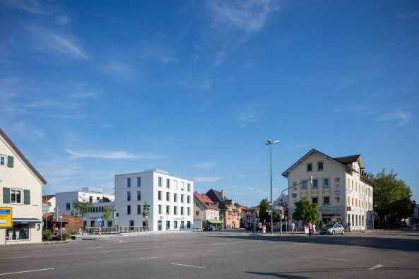 Tutzinger-Hof-Platz, Starnberg, Wittelsbacherstrae, Deutsche Bank, 2016, 2015 Fertigstellung, Neubau, Bankgebude, Goetz Castorph Architekten, Putzbau, Georgenbach, Bayern, Mnchen, Heinrich Mller, architecture, Germany,