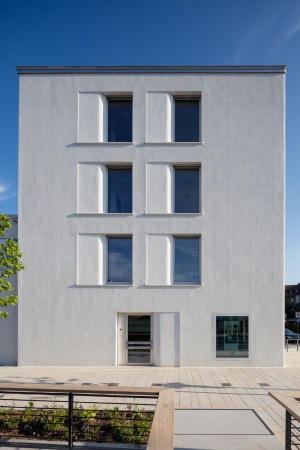 Tutzinger-Hof-Platz, Starnberg, Wittelsbacherstrae, Deutsche Bank, 2016, 2015 Fertigstellung, Neubau, Bankgebude, Goetz Castorph Architekten, Putzbau, Georgenbach, Bayern, Mnchen, Heinrich Mller, architecture, Germany,
