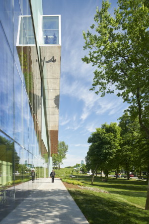 Ville de Qubec, Kanada, 175 Rue Grande Allee, OMA, Rem Koolhaas, Shohei Shigematsu, inn Partners,  Muse national des beaux-arts du Qubec, Pierre lassonde pavillion, Pavillon, Wing, Flgel, Anschluss, Neubau, Glaskasten, Scheiben, Kisten, Boxen, Boxes, Stapel, gestapelt, Fertigstellung, 2016, Juni 2016, Erffnung, opening, Rotterdam, New York, Kanada, Nordamerika,