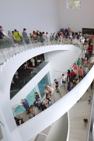 Ville de Qubec, Kanada, 175 Rue Grande Allee, OMA, Rem Koolhaas, Shohei Shigematsu, inn Partners,  Muse national des beaux-arts du Qubec, Pierre lassonde pavillion, Pavillon, Wing, Flgel, Anschluss, Neubau, Glaskasten, Scheiben, Kisten, Boxen, Boxes, Stapel, gestapelt, Fertigstellung, 2016, Juni 2016, Erffnung, opening, Rotterdam, New York, Kanada, Nordamerika,