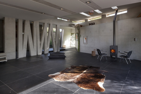 Villa mit Studio bei Den Bosch, Neubau, Umbau, Tolhuis, Zollhaus, Backstein, Netherlands, Niederlande, Juliette Bekkering, Corine Keus, Bekkering Adams, Fertigstellung, project, 2016, 2015, architecture, Daria Scagliola, Schiefer, Stein, Beton, s-Hertogenbosch