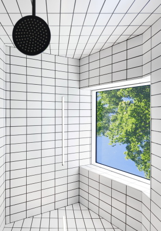 Kanada,  Maxime Brouillet,  Eastern Townships, Canada, Fahouse, Jean Verville architecte, Jessica Bouffette, Olivier Grenier, Martine Walsh, house, single family house, Wohnhaus, Wald, Zauberwald, M�rchenwald, Neubau, Fertigstellung, 2016, schwarz, dunkel, d�ster, gem�tlich, cozy