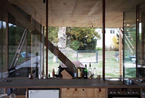 Hoppenrade, Deutschland, Germany, Neubau, Fertigstellung, Haus Neiling II, Peter Grundmann, 2016, 2015, Holzbau, Beton, Grundriss, Lwenberger Land, Bodenplatte, Anbau, Scheune, Backstein, Glasfassade, Bungalow, aufgestndert,