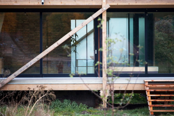 Hoppenrade, Deutschland, Germany, Neubau, Fertigstellung, Haus Neiling II, Peter Grundmann, 2016, 2015, Holzbau, Beton, Grundriss, Lwenberger Land, Bodenplatte, Anbau, Scheune, Backstein, Glasfassade, Bungalow, aufgestndert,