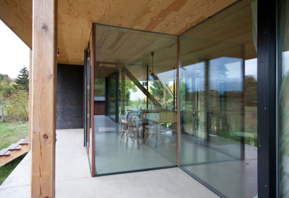 Hoppenrade, Deutschland, Germany, Neubau, Fertigstellung, Haus Neiling II, Peter Grundmann, 2016, 2015, Holzbau, Beton, Grundriss, Lwenberger Land, Bodenplatte, Anbau, Scheune, Backstein, Glasfassade, Bungalow, aufgestndert,