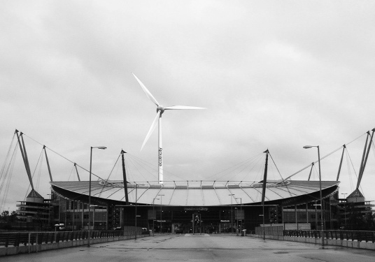 Foster stellt Windkraftanlage fr Stadion in Manchester vor