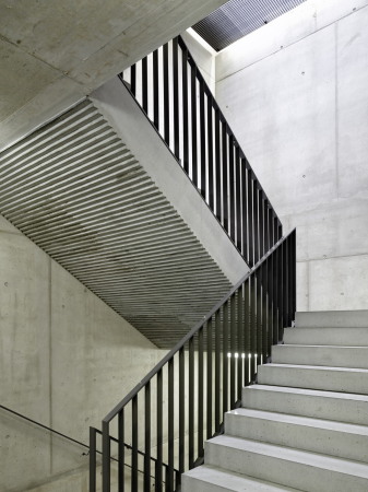 Schweizer Schulhaus von Peter Moor