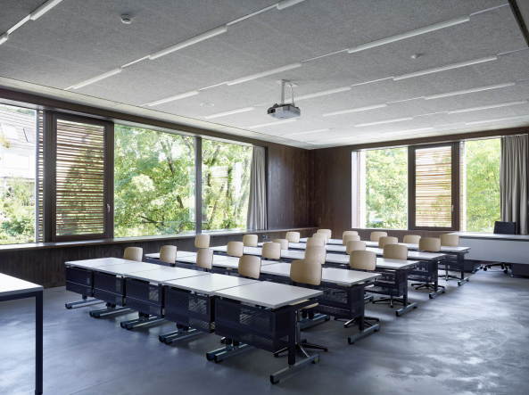 Schweizer Schulhaus von Peter Moor