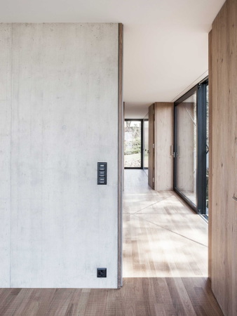 Beton, offener Plan, Minimalismus, Schweiz, Einfamilienhaus, Holzfachwerk, Betonfundament, Metalloberflchen, Terrain, Terrassen, Massivbau, Holzbau, Statik