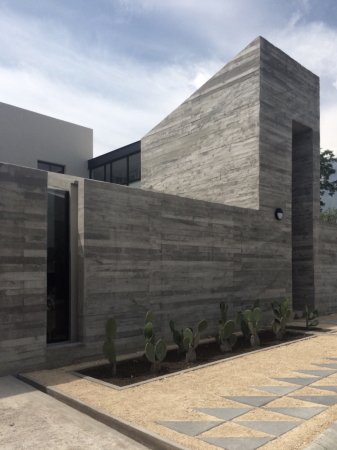 planeta; planeta mas arquitectos; Mexiko, Montererrey, Einfamilienhaus; Carsten Krohn, Nuevo Leon, Betonfassade