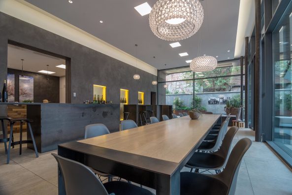 Vinothek im Weingut Borell-Diehl in Hainfeld von Reinwalt Architekten