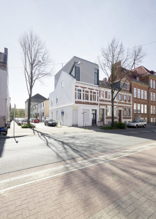 Bremen, Umbau, Kornstrae, Wohnhaus, Rucksack, Hickepack, Obergeschoss, Dachgeschoss, Ausbau, Anbau, Erweiterung, Germany, 2016, umstritten, Diskussion, Kornstrae 177, Neanderstrae, Haus Chapeau, Haus mit Hut, Giebel, alter Giebel, Wirth Architekten