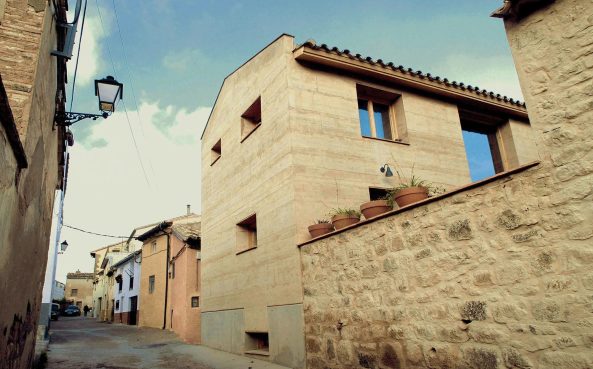 21th Century Vernacular House von Angels Castellarnau Visus