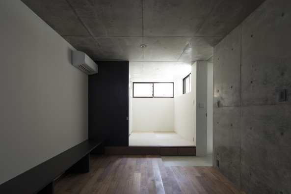 Wohnaus, Japan, Fertigstellung, 2016, Neubau, Beton, concrete, Apollo Architects, Tokyo, housing, living, Satoshi Kurosaki, Masao Nishikawa, Private housing, Sichtbeton, street corner, mini house, kompakt, compact