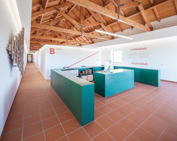 portugal, museum, agrar, landwirtschaft, geschichte, halle, ausstellung, ausstellungsarchitektur, lndlich, scheune, Francisco Nogueira, Alentejo, Tourismus, Holz, dachstuhl, satteldach, regional, typisch, sanierung, umbau, dc.ad, Duarte Caldas, lissabon, reise, mistgabel, mhdrescher