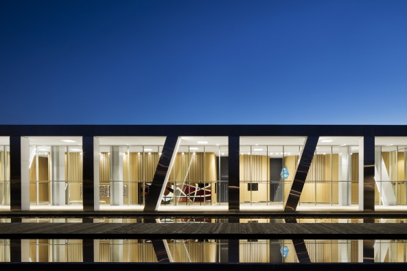 Diane Dufresne, Centre du Art, Museum, Neubau, 2016, Repentigny, Canada, ACDF, civic plaza, building, �glise de la Purification-de-la-Bienheureuse-Vierge-Marie, Ville de Repentigny, Fertigstellung, eubau, fassade, facade, Grundriss, Planung, Hausbau, Beton, Holz, Stahl Tragwerk, Sc�no Plus, Marcelle Ferron, Richard Langevin, German Website, Deutschland, France