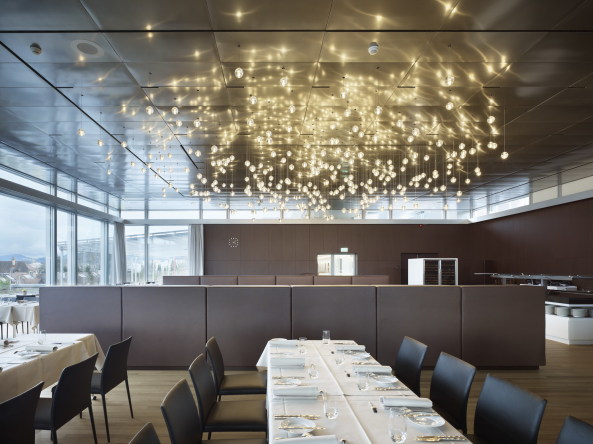 Personalgebude, Basel, Switzerland, Umbau, Sanierung, Beton, Schwimmbad, Nissen Wentzlaff Architekten, F. Hoffmann - La Roche, Roland Rohn, Otto Rudolf Salvisberg, Generalplaner, Architekt, Michael Muellen, 60er, Schzigerjahre, Pool, Restaurant, Caf, Kantine, Baunetz, Baunetz-Meldung, Architektur, Architekt, architect, architecture, Architekt gesucht, Meldungen, architecture-news, Switzerland, swiss, Schweiz, 2016, Bauen im Bestand, Grenzach, Kleinbasel, Herzog & De Meuron, Hochhaus, Flachbau, Denkmalschutz,