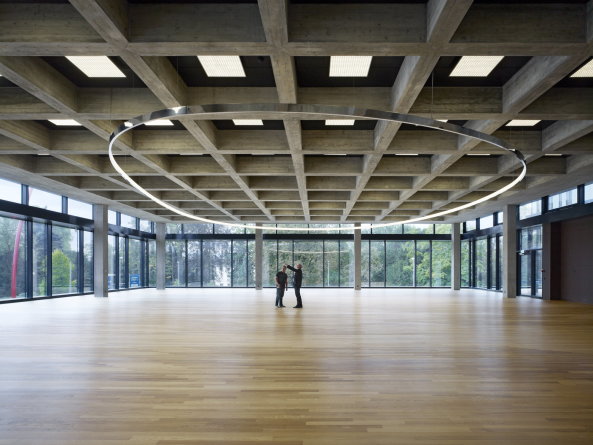 Personalgebude, Basel, Switzerland, Umbau, Sanierung, Beton, Schwimmbad, Nissen Wentzlaff Architekten, F. Hoffmann - La Roche, Roland Rohn, Otto Rudolf Salvisberg, Generalplaner, Architekt, Michael Muellen, 60er, Schzigerjahre, Pool, Restaurant, Caf, Kantine, Baunetz, Baunetz-Meldung, Architektur, Architekt, architect, architecture, Architekt gesucht, Meldungen, architecture-news, Switzerland, swiss, Schweiz, 2016, Bauen im Bestand, Grenzach, Kleinbasel, Herzog & De Meuron, Hochhaus, Flachbau, Denkmalschutz,