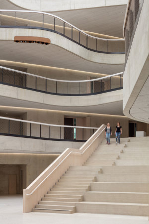 Baunetz, Baunetz-Meldung, Architektur, Architekt, architect, architecture, Architekt gesucht, Meldungen, architecture-news, Architektur Deutschland, deutsche Architekten, german architecture, young architects, katholischen Berufskollegs Kln, Kln, Schule, Schulbau, erzieherisch, sozialpdagogisch, heilpflegerisch, polygonal, Lochfassade, Atrium, beige, Neubau, Treppe, Sichtbeton, Mander, Kontur, Halle, 3pass,