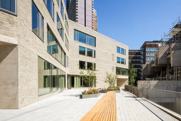 Baunetz, Baunetz-Meldung, Architektur, Architekt, architect, architecture, Architekt gesucht, Meldungen, architecture-news, Architektur Deutschland, deutsche Architekten, german architecture, young architects, katholischen Berufskollegs K�ln, K�ln, Schule, Schulbau, erzieherisch, sozialp�dagogisch, heilpflegerisch, polygonal, Lochfassade, Atrium, beige, Neubau, Treppe, Sichtbeton, M�ander, Kontur, Halle, 3pass,