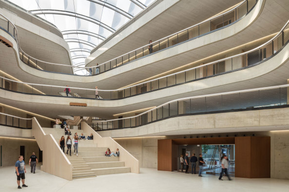 Baunetz, Baunetz-Meldung, Architektur, Architekt, architect, architecture, Architekt gesucht, Meldungen, architecture-news, Architektur Deutschland, deutsche Architekten, german architecture, young architects, katholischen Berufskollegs Kln, Kln, Schule, Schulbau, erzieherisch, sozialpdagogisch, heilpflegerisch, polygonal, Lochfassade, Atrium, beige, Neubau, Treppe, Sichtbeton, Mander, Kontur, Halle, 3pass,