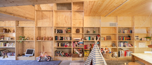 Josep Ferrando Architecture, Sant Cugat, Barcelona, Spanien, Spain, Holz, Beton, Wnde, Mauern, Wohnhaus, housing, single family house, Intervention, Umbau, Altstadt, old city, Void, Leerstelle, 2016, Fertigstellung, Bauen im Bestand, Baunetz, Baunetz-Meldung, Architektur, Architekt, architect, architecture, Architekt gesucht, Meldungen, architecture-news, Ramona, Toledo-Villarreal, Adria Goula, Neubau