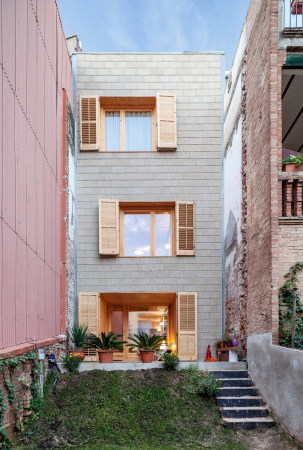 Josep Ferrando Architecture, Sant Cugat, Barcelona, Spanien, Spain, Holz, Beton, Wnde, Mauern, Wohnhaus, housing, single family house, Intervention, Umbau, Altstadt, old city, Void, Leerstelle, 2016, Fertigstellung, Bauen im Bestand, Baunetz, Baunetz-Meldung, Architektur, Architekt, architect, architecture, Architekt gesucht, Meldungen, architecture-news, Ramona, Toledo-Villarreal, Adria Goula, Neubau
