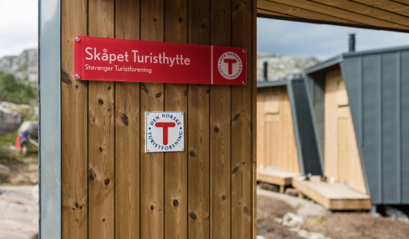 Norway, Lysefjord, KOKO architects, Zink, Baunetz, zinc, container, Wanderhtte, hut, trekking, Felsen, rocky, Container, Holz, Selbstversorgung, Talinn
